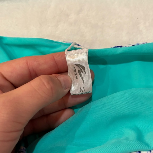 SHEIN Women’s Criss Cross Print Bikini Swimsuit Set - blue pattern, size M - Picture 9 of 9